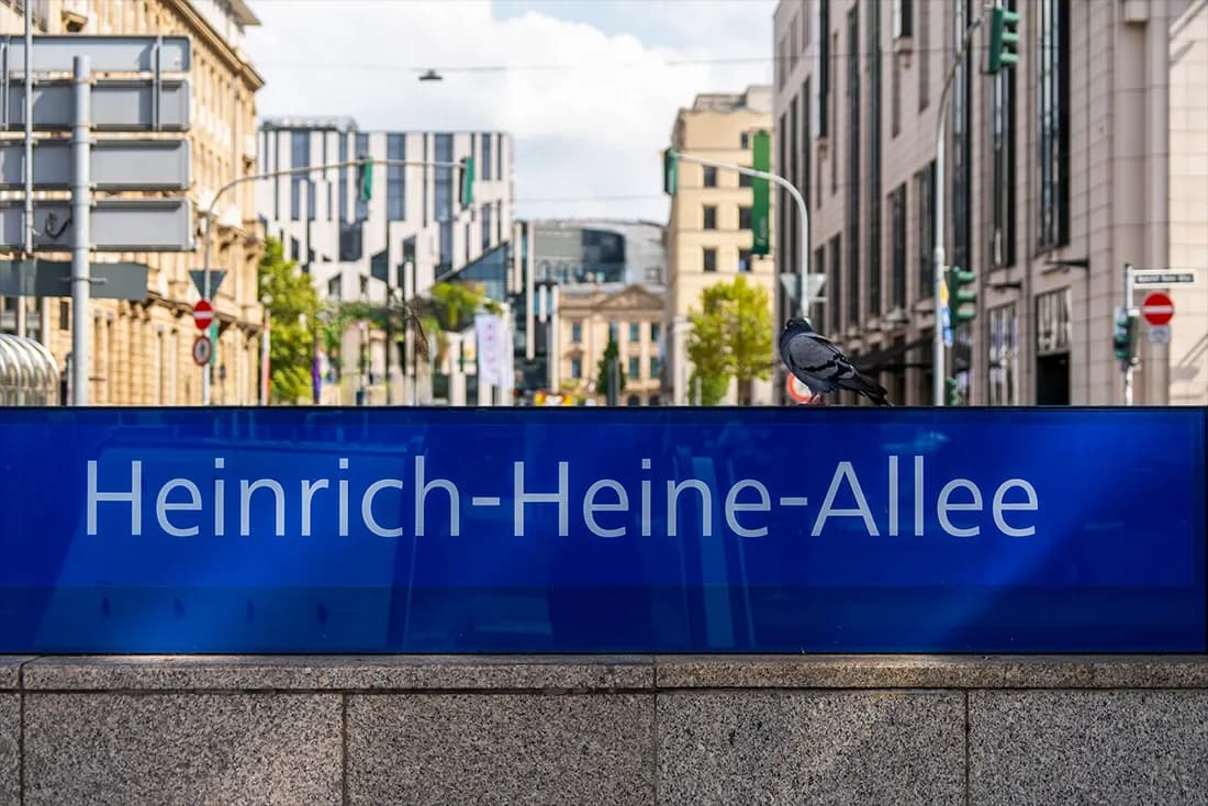 Augen lasern in Düsseldorf bei der YOUSEE Düsseldorf gleich an der U-Bahn-Station Heinrich Heine Allee.